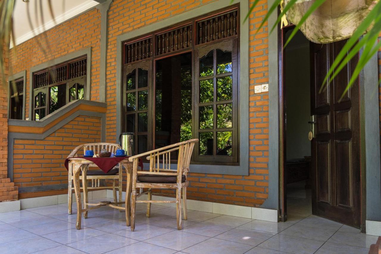 Adi Santia Guest house *